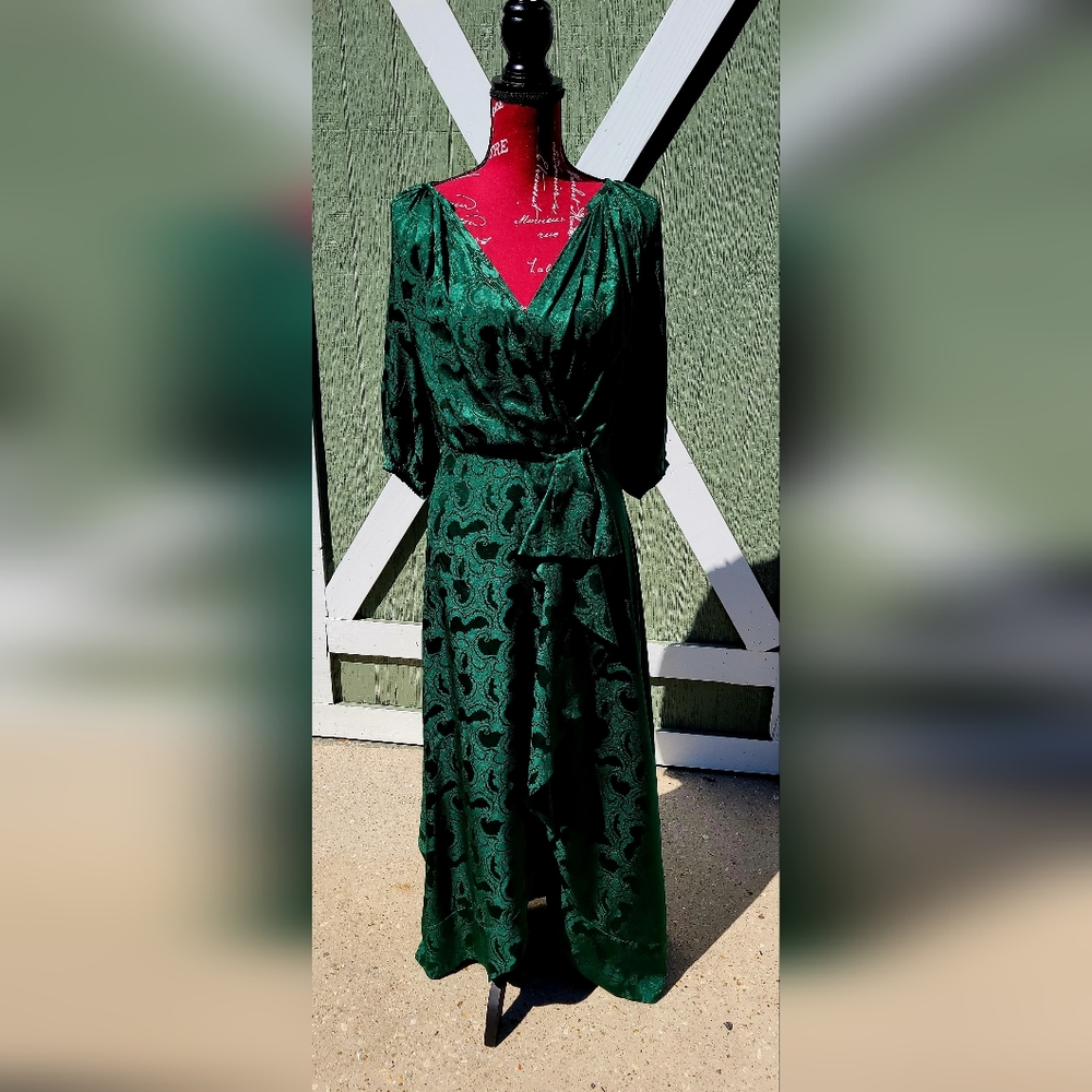 Saloni Elegant Green V-Neck Wrap Dress